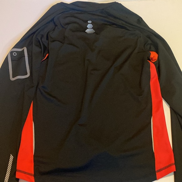 Men’s New Balance lightning dry black & red 1/4 zip reflective running shirt - Picture 5 of 8